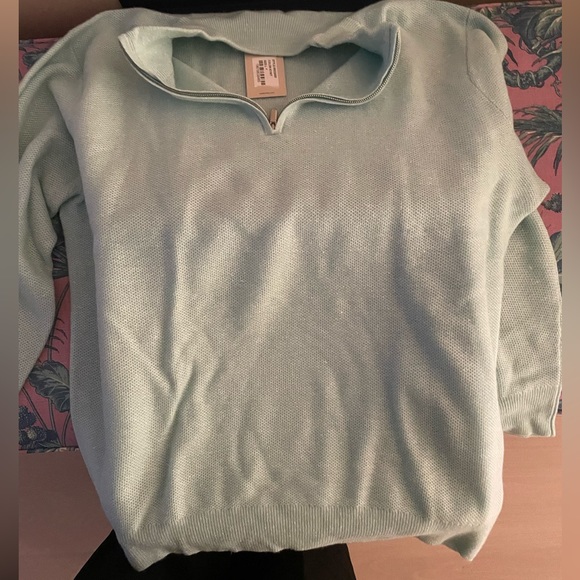 Never worn Peter Millar 1/4 zip sweater